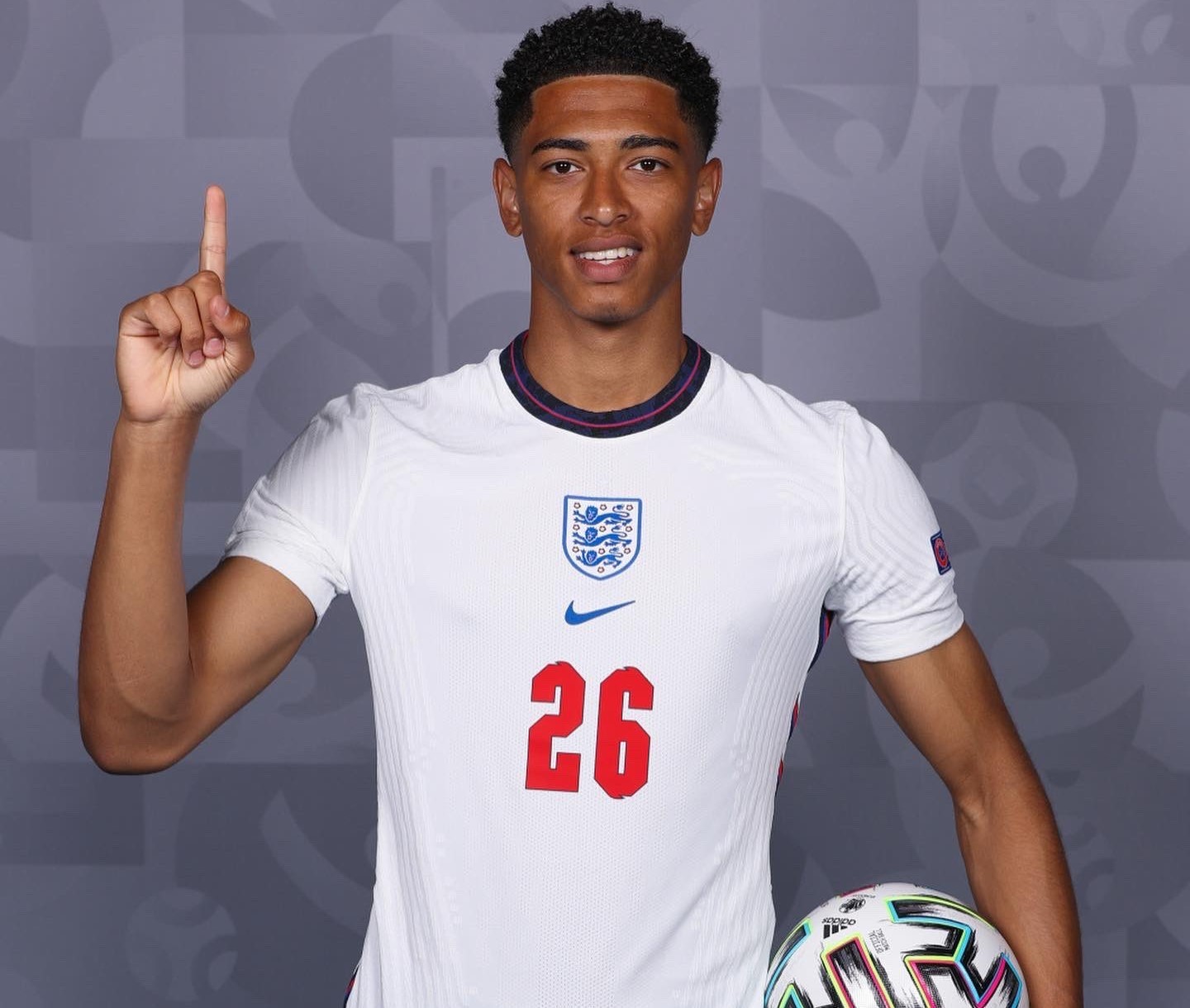 【观点】德杯惨败暴露RNG新赛季前景：最大问题就是转型之人